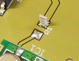 SMT贴片加工中0201元件立碑缺陷的5大根因与深度对策