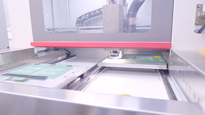 PCBA分板应力损伤深度解析：激光与铣刀分板可靠性数据对比及良率影响